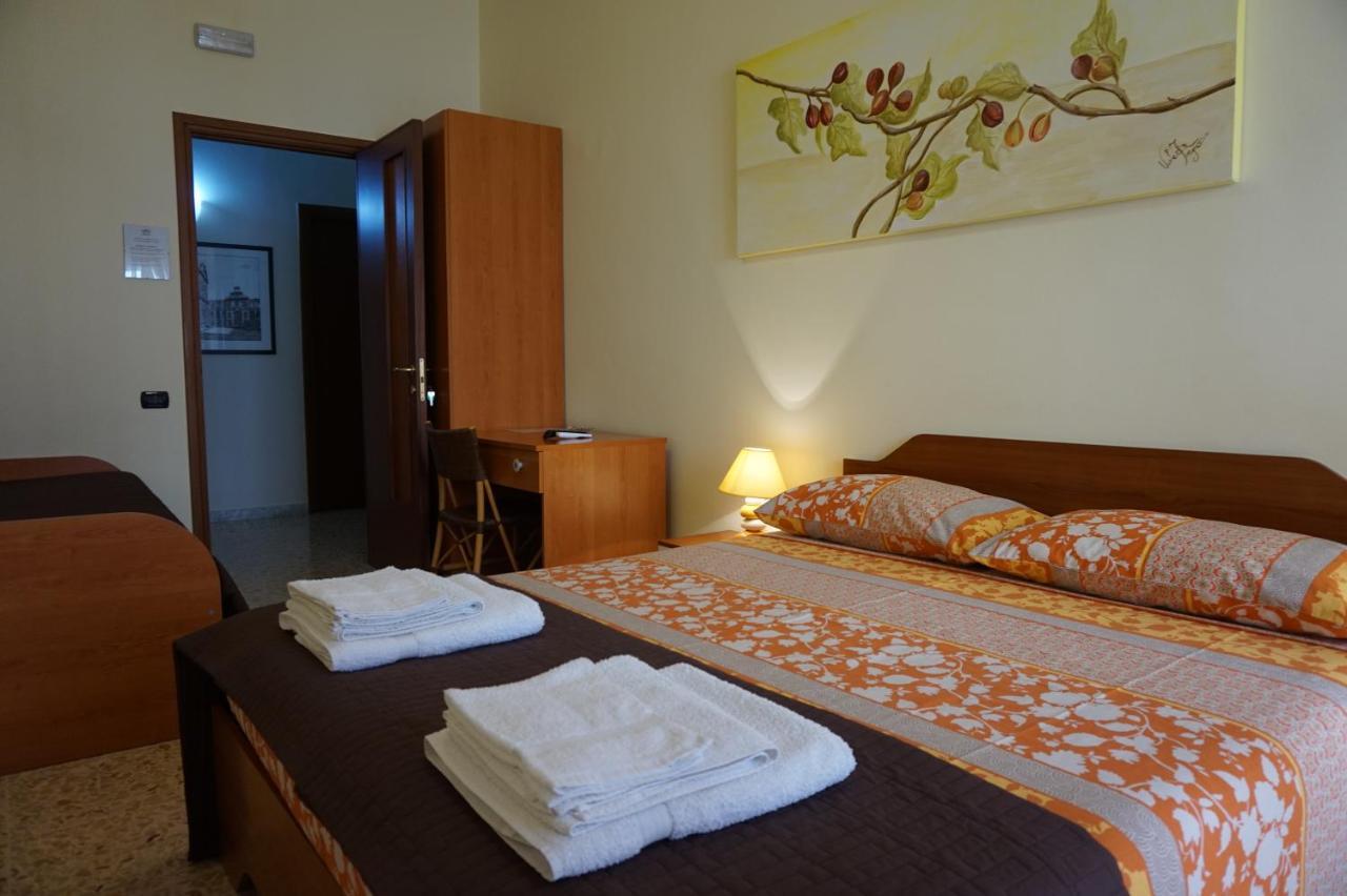 B&B Piazza 300Mila Lecce Phòng bức ảnh